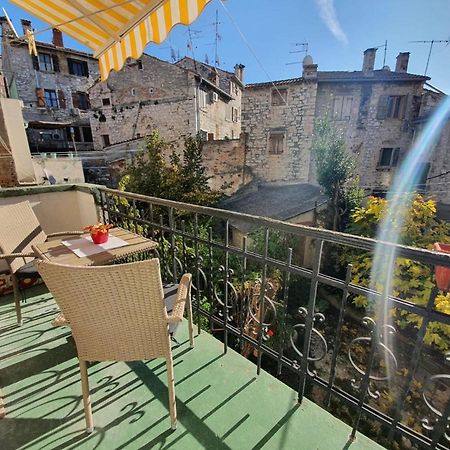 Yulia Apartments ロヴィニ エクステリア 写真