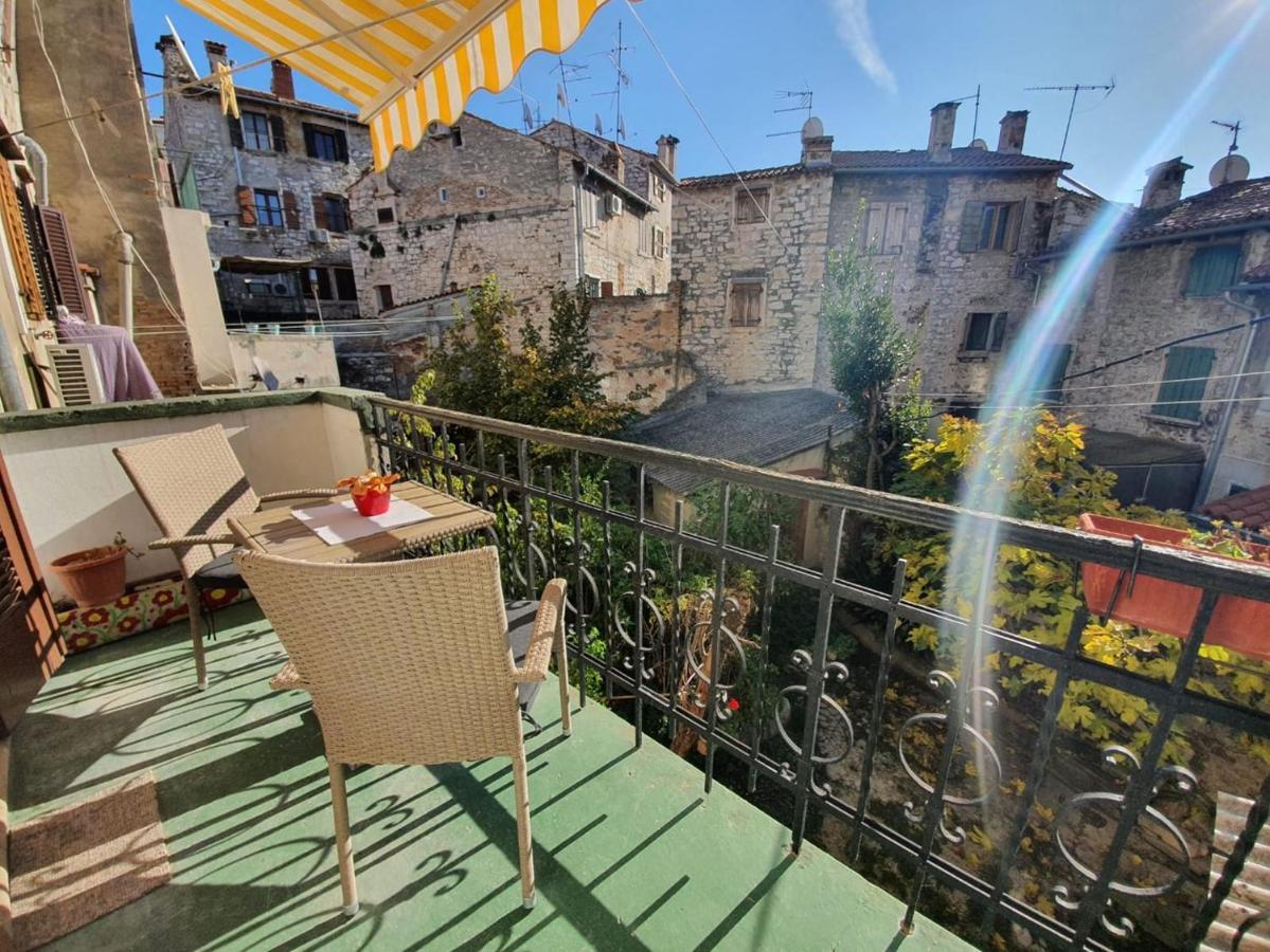 Yulia Apartments ロヴィニ エクステリア 写真