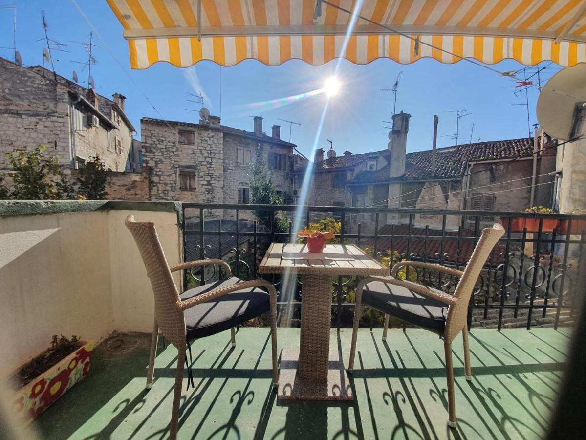 Yulia Apartments ロヴィニ エクステリア 写真
