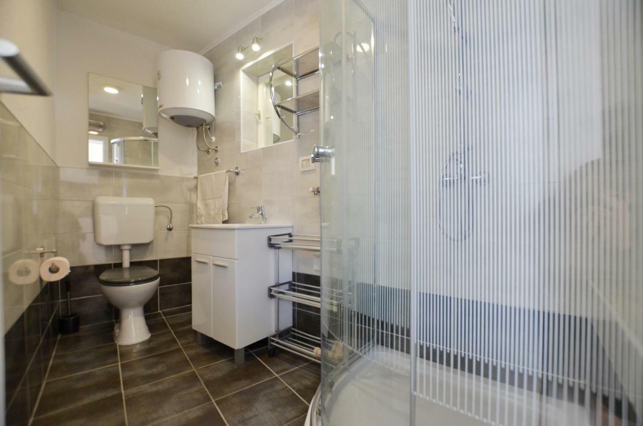 Yulia Apartments ロヴィニ エクステリア 写真