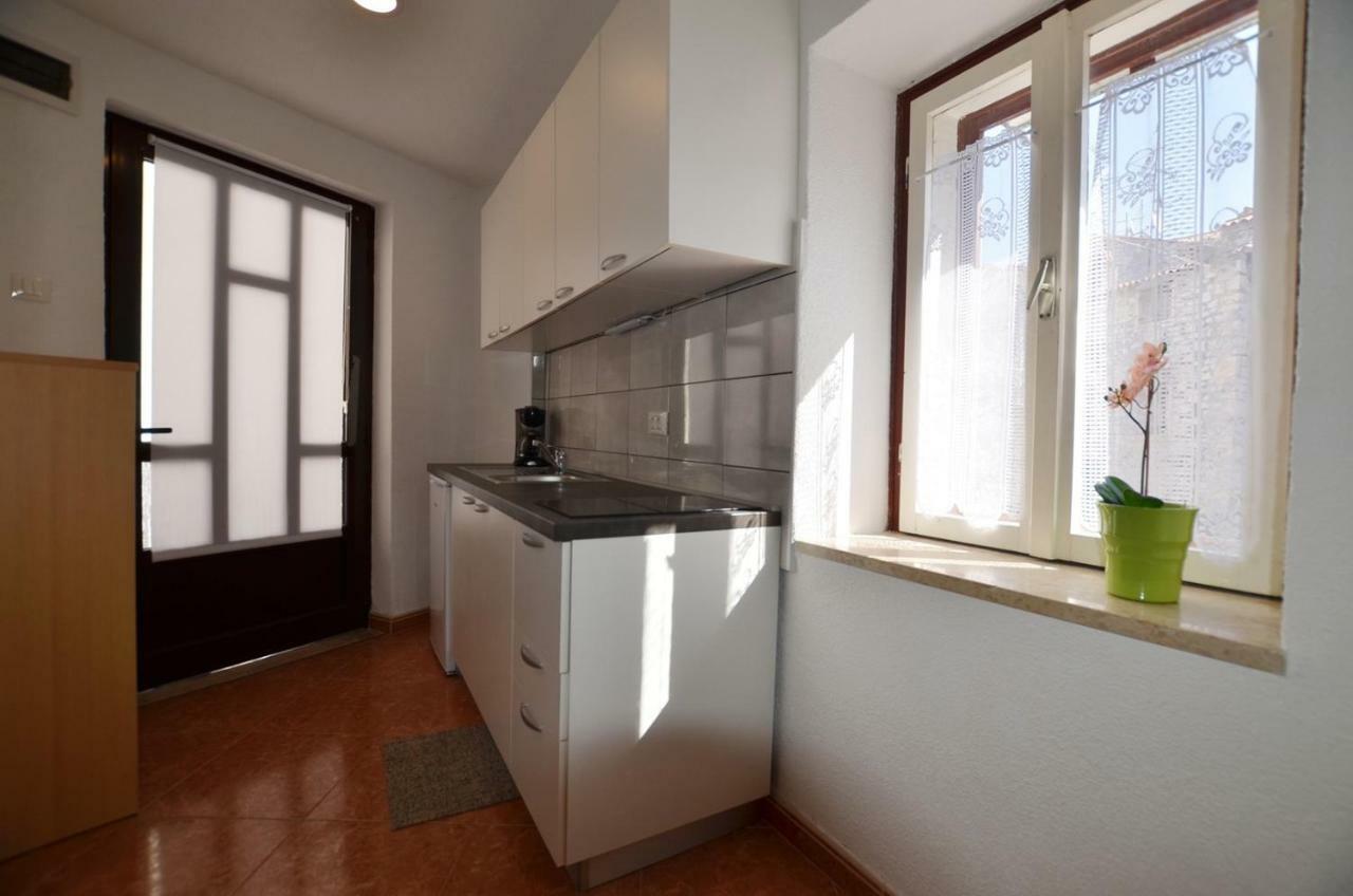 Yulia Apartments ロヴィニ エクステリア 写真