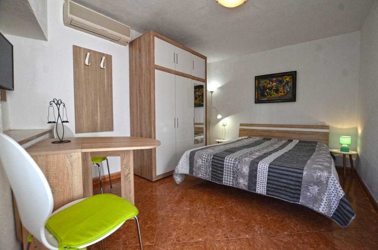 Yulia Apartments ロヴィニ エクステリア 写真