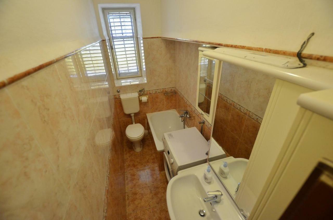 Yulia Apartments ロヴィニ エクステリア 写真