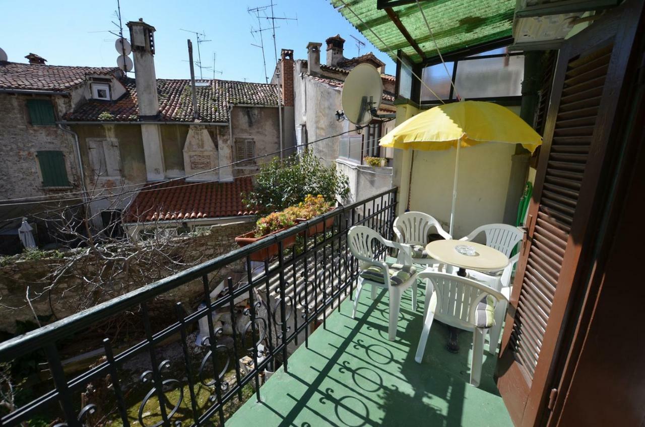 Yulia Apartments ロヴィニ エクステリア 写真