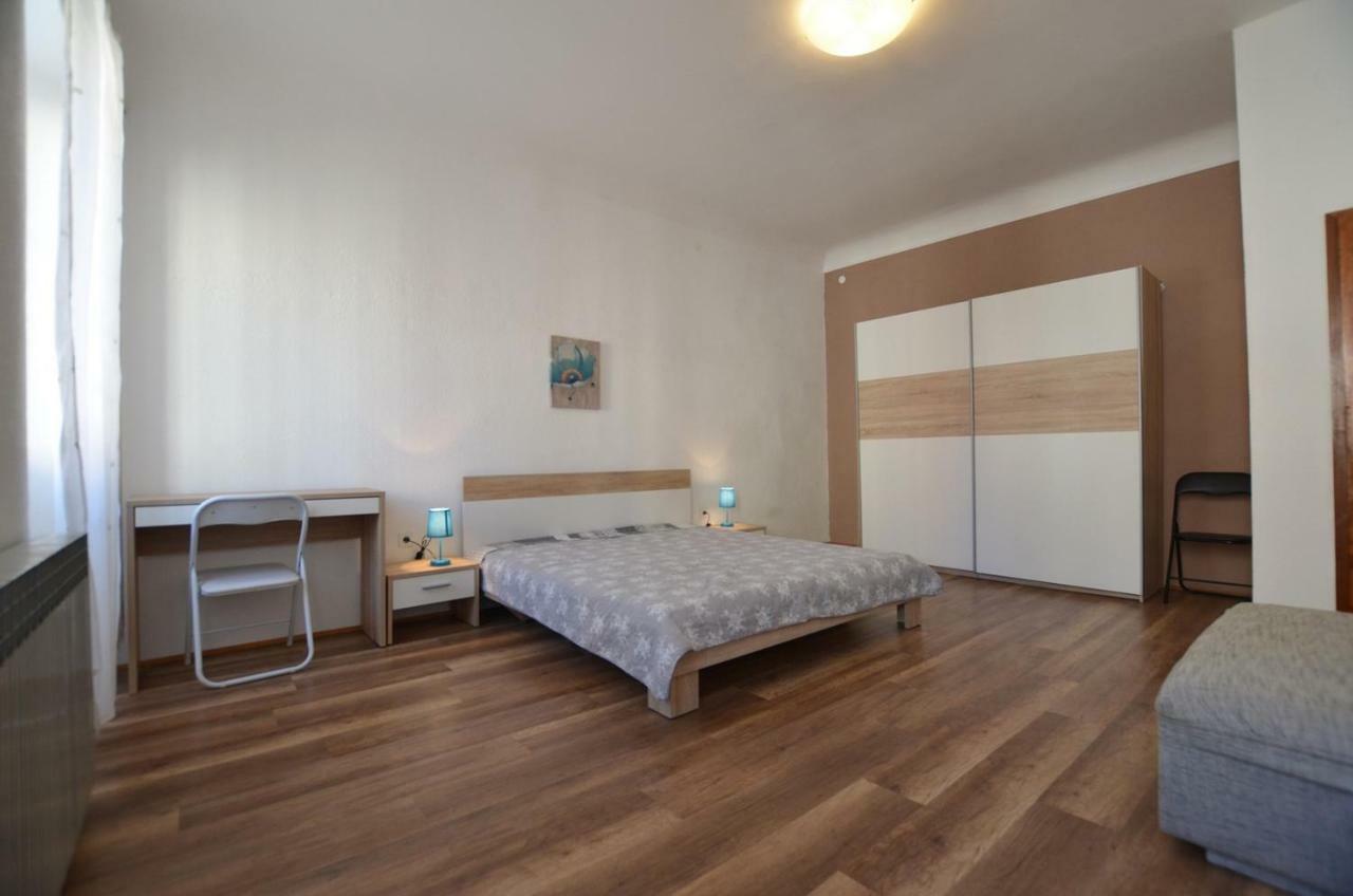 Yulia Apartments ロヴィニ エクステリア 写真