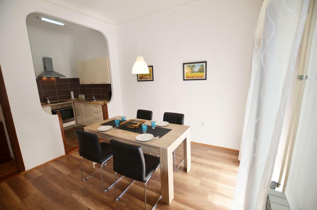 Yulia Apartments ロヴィニ エクステリア 写真