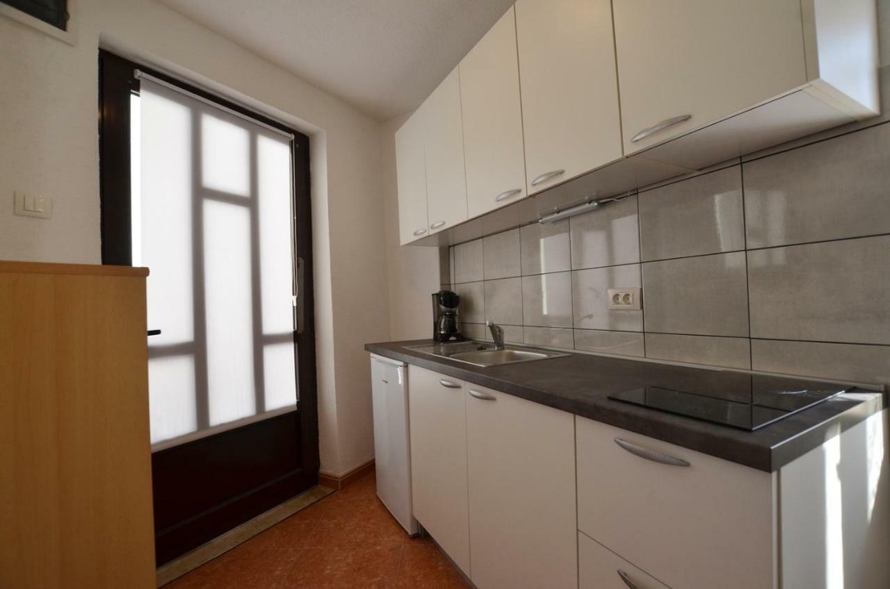 Yulia Apartments ロヴィニ エクステリア 写真