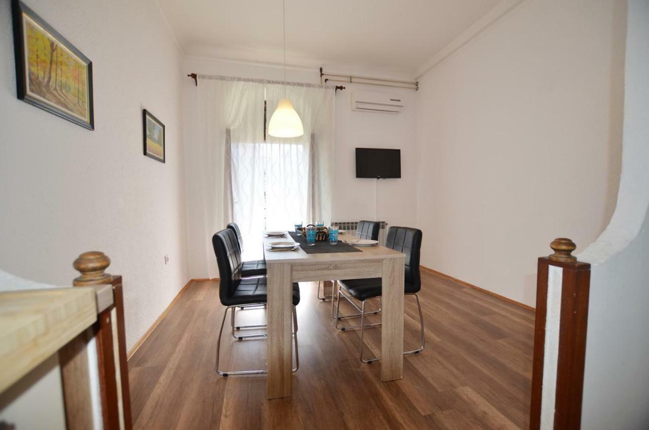 Yulia Apartments ロヴィニ エクステリア 写真