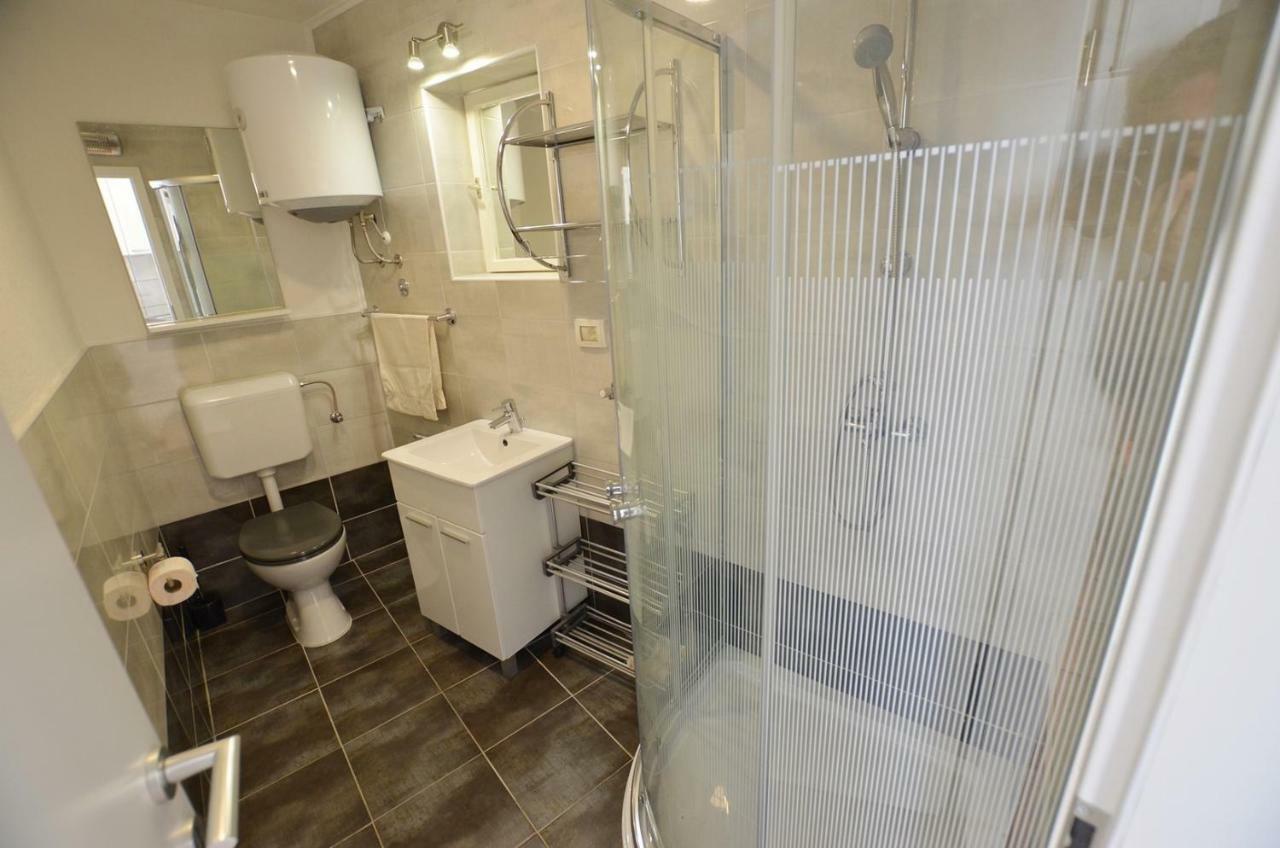 Yulia Apartments ロヴィニ エクステリア 写真